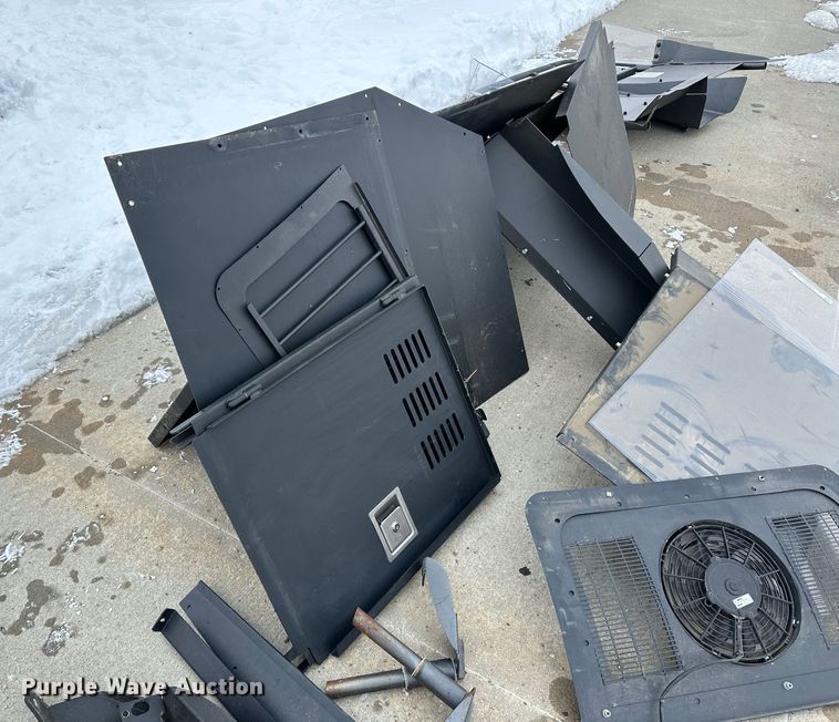 image for item LT9352 K-9 unit vehicle cage