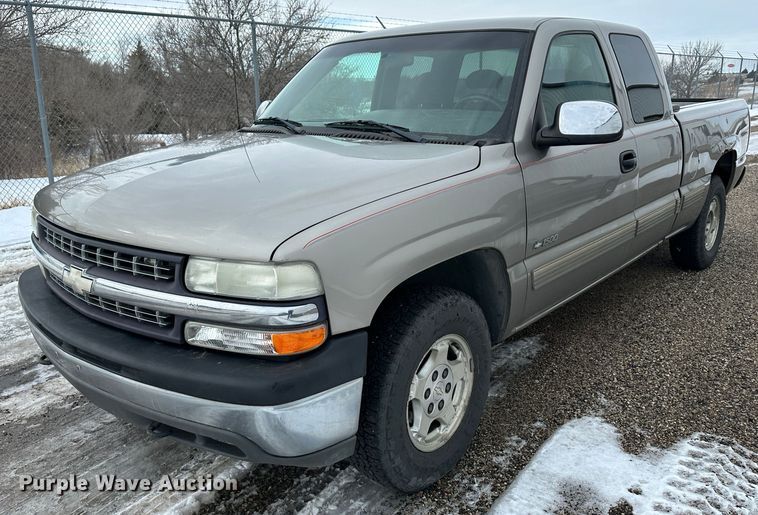 image for item LT9356 2001 Chevrolet Silverado 1500  Ext. Cab pickup truck