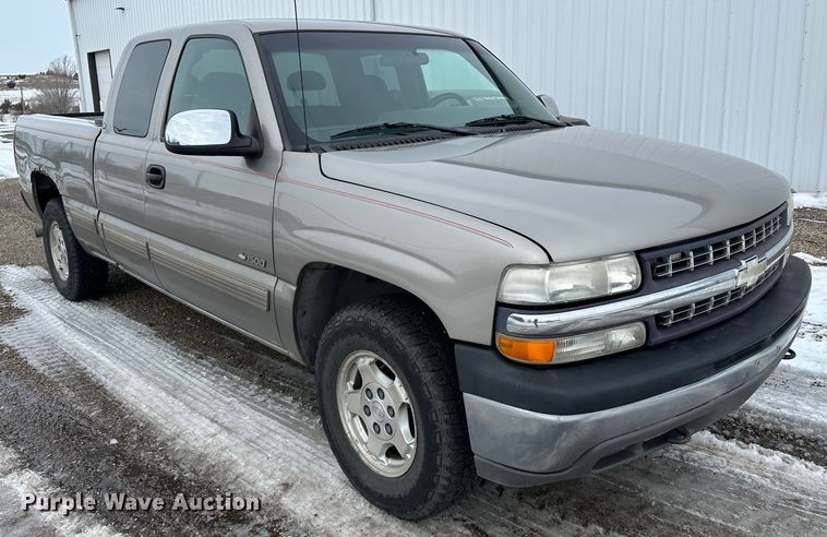image for item LT9356 2001 Chevrolet Silverado 1500  Ext. Cab pickup truck