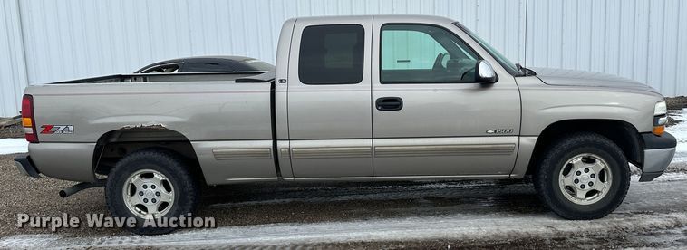 image for item LT9356 2001 Chevrolet Silverado 1500  Ext. Cab pickup truck