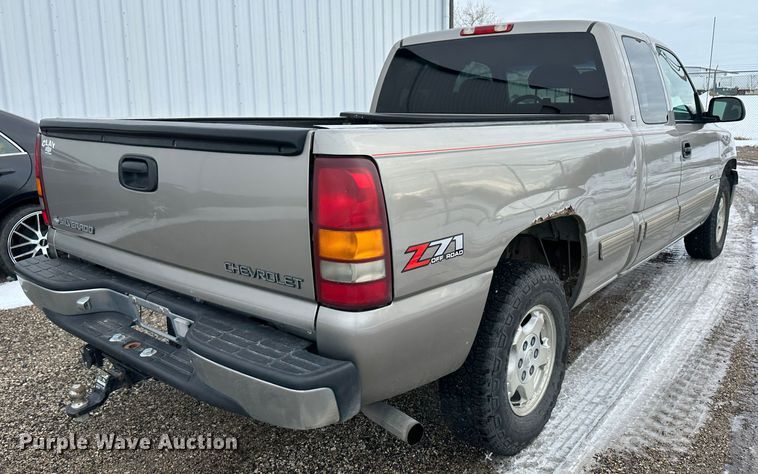 image for item LT9356 2001 Chevrolet Silverado 1500  Ext. Cab pickup truck