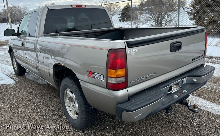 image for item LT9356 2001 Chevrolet Silverado 1500  Ext. Cab pickup truck