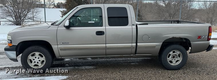 image for item LT9356 2001 Chevrolet Silverado 1500  Ext. Cab pickup truck