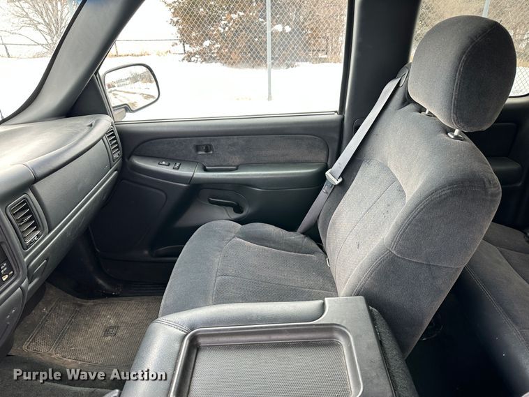 image for item LT9356 2001 Chevrolet Silverado 1500  Ext. Cab pickup truck