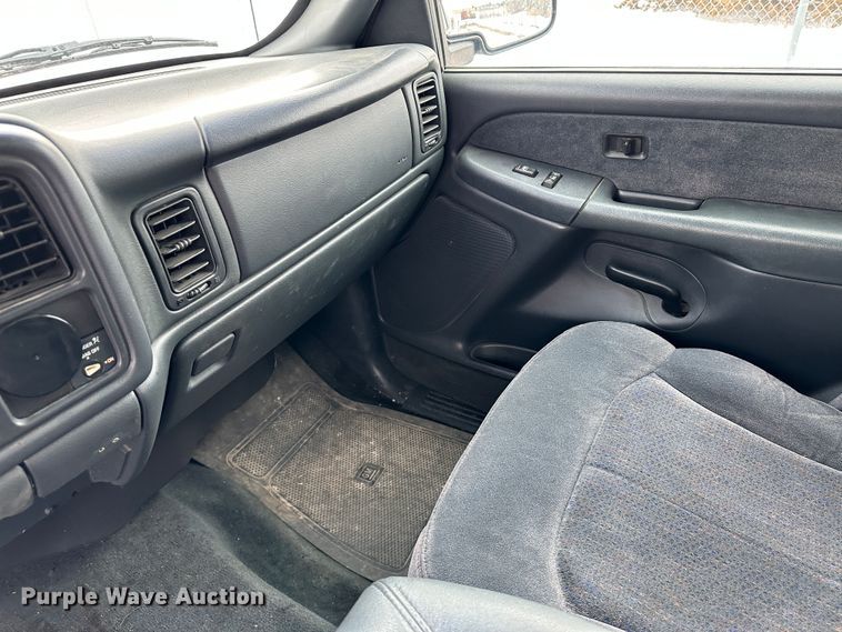 image for item LT9356 2001 Chevrolet Silverado 1500  Ext. Cab pickup truck