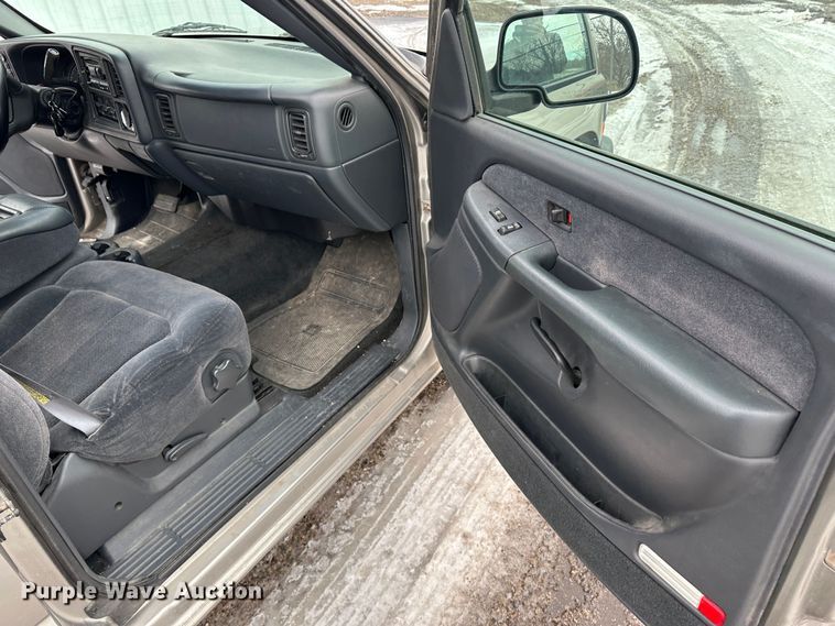 image for item LT9356 2001 Chevrolet Silverado 1500  Ext. Cab pickup truck