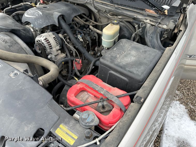 image for item LT9356 2001 Chevrolet Silverado 1500  Ext. Cab pickup truck