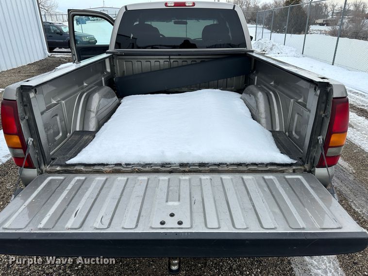 image for item LT9356 2001 Chevrolet Silverado 1500  Ext. Cab pickup truck