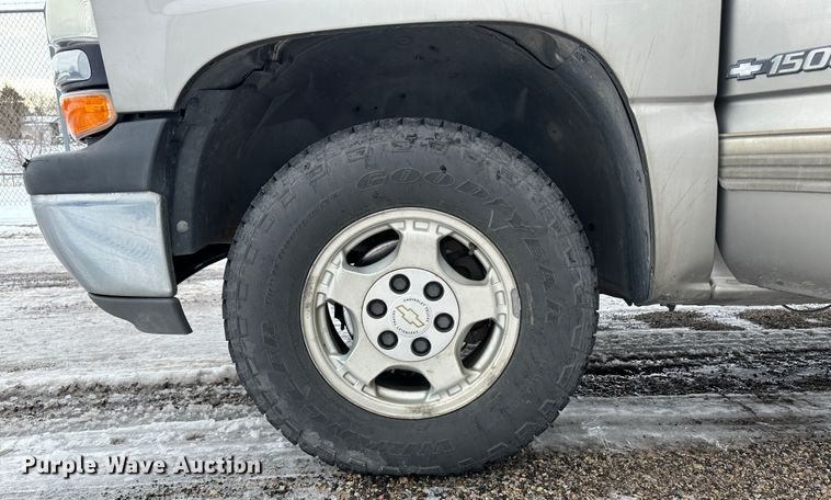 image for item LT9356 2001 Chevrolet Silverado 1500  Ext. Cab pickup truck