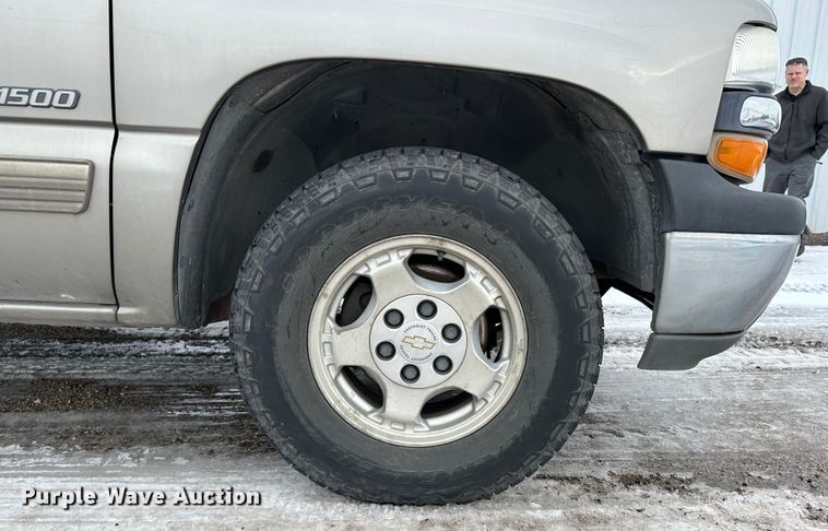 image for item LT9356 2001 Chevrolet Silverado 1500  Ext. Cab pickup truck