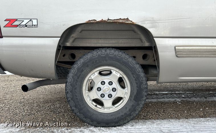 image for item LT9356 2001 Chevrolet Silverado 1500  Ext. Cab pickup truck