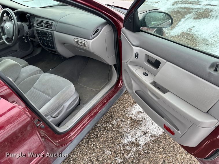 image for item LT9358 2005 Ford Taurus