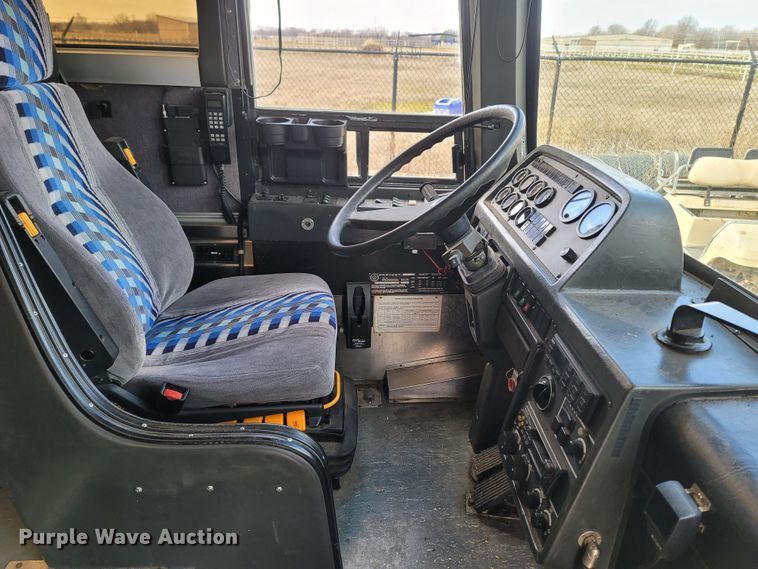 image for item MH9710 1999 Prevost 1999  coach bus