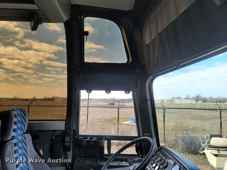 image for item MH9710 1999 Prevost 1999  coach bus