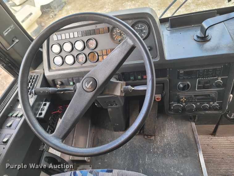 image for item MH9710 1999 Prevost 1999  coach bus