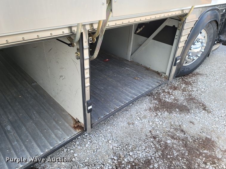 image for item MH9710 1999 Prevost 1999  coach bus