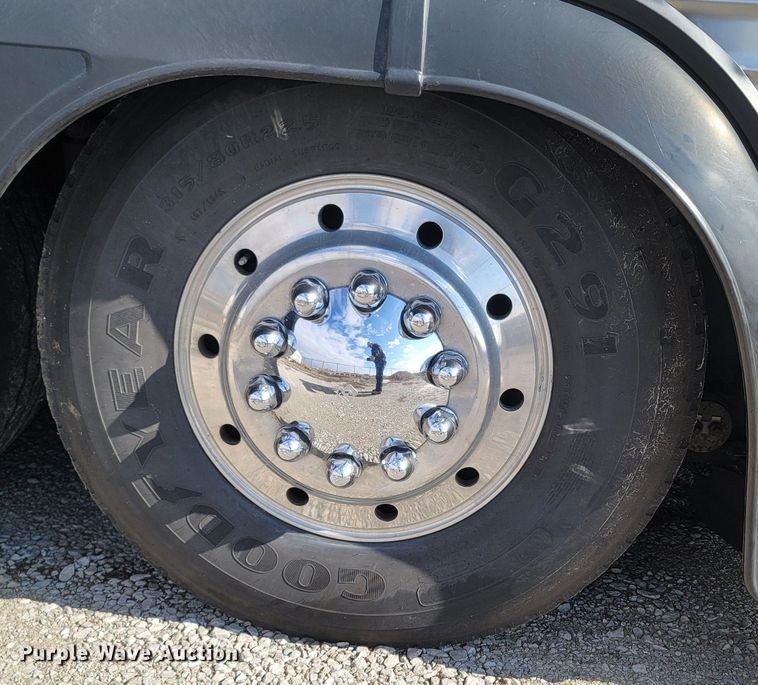 image for item MH9710 1999 Prevost 1999  coach bus