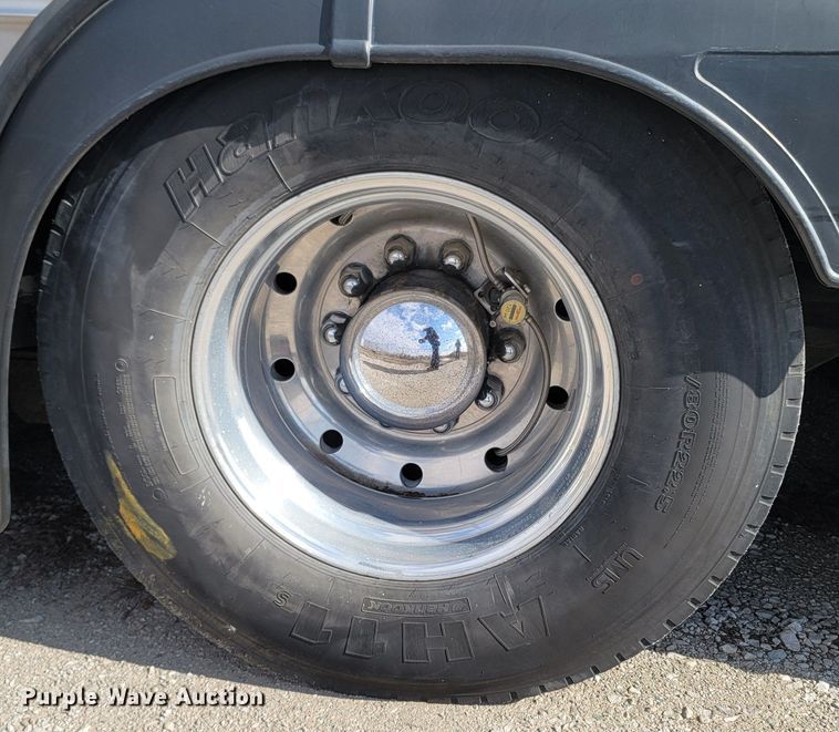 image for item MH9710 1999 Prevost 1999  coach bus