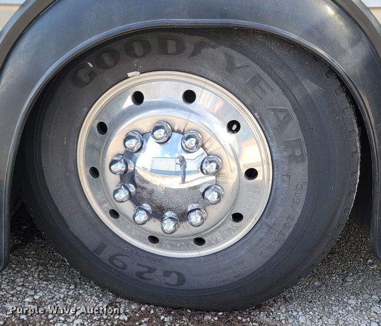 image for item MH9710 1999 Prevost 1999  coach bus