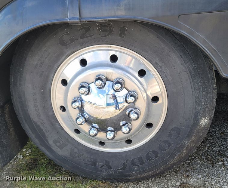 image for item MH9710 1999 Prevost 1999  coach bus