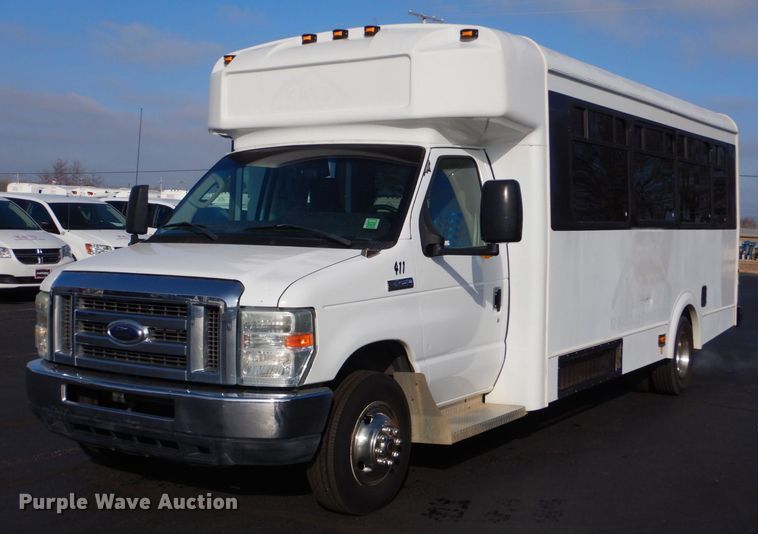image for item MM9638 2011 Ford E450  shuttle bus