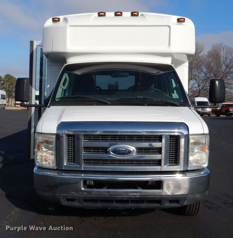 image for item MM9638 2011 Ford E450  shuttle bus