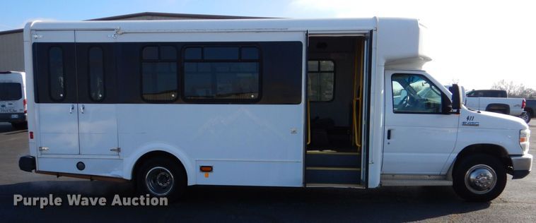 image for item MM9638 2011 Ford E450  shuttle bus