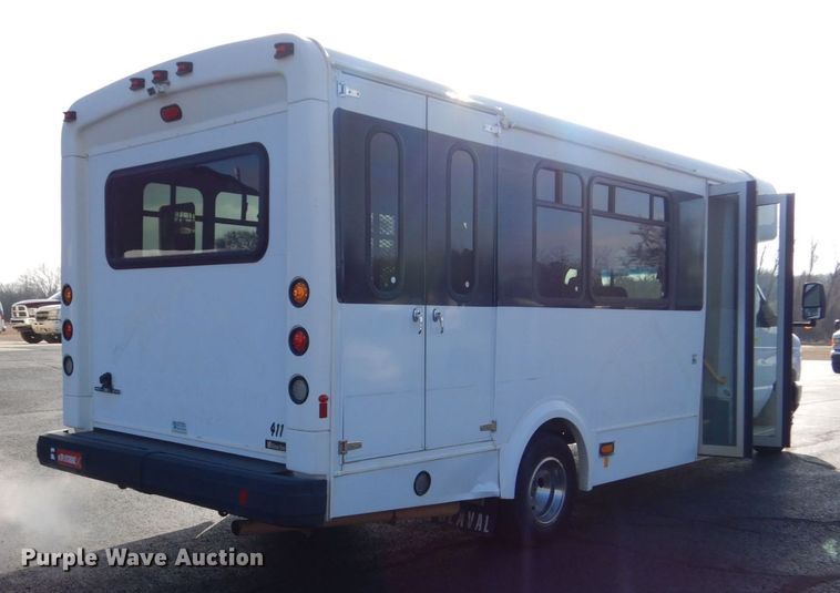 image for item MM9638 2011 Ford E450  shuttle bus