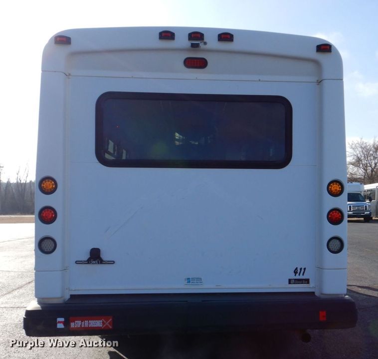 image for item MM9638 2011 Ford E450  shuttle bus