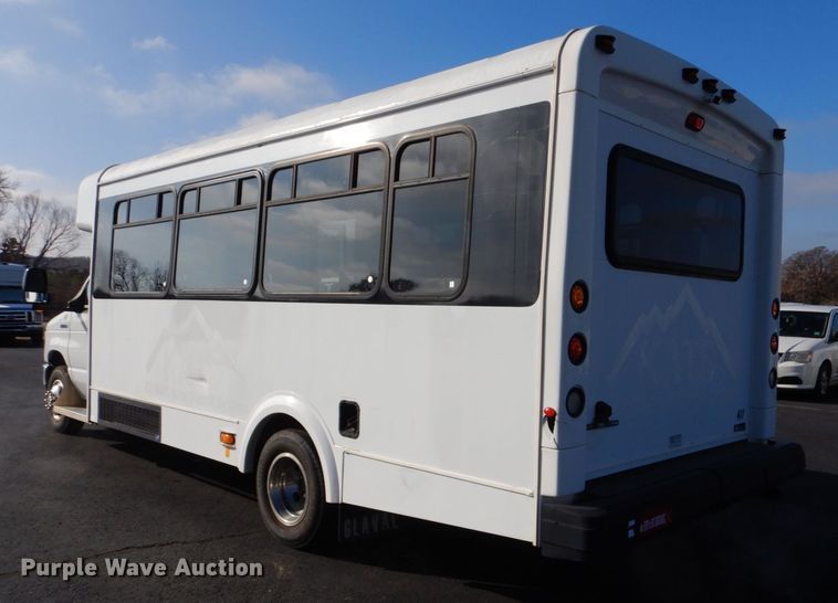 image for item MM9638 2011 Ford E450  shuttle bus