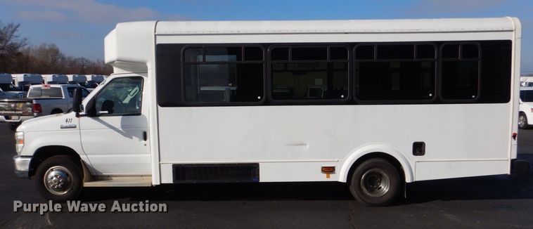 image for item MM9638 2011 Ford E450  shuttle bus