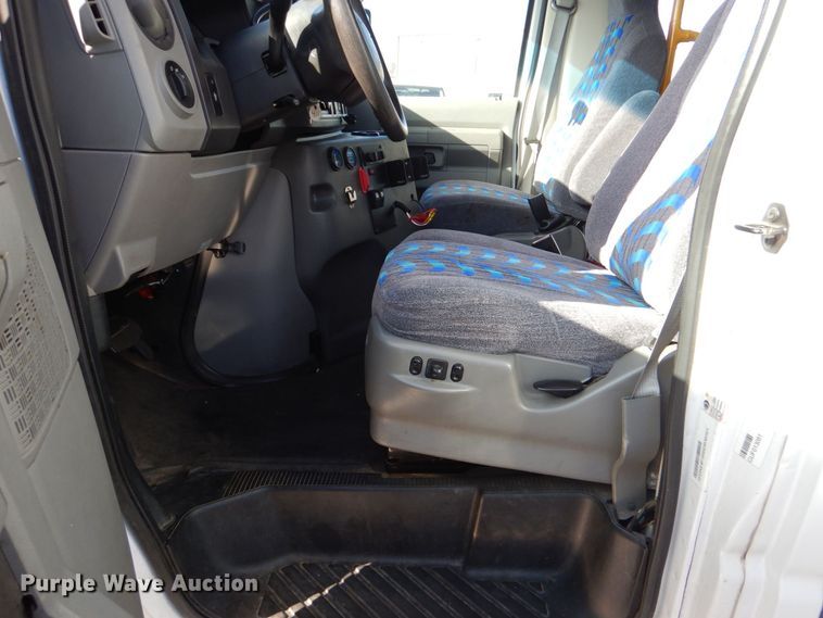 image for item MM9638 2011 Ford E450  shuttle bus