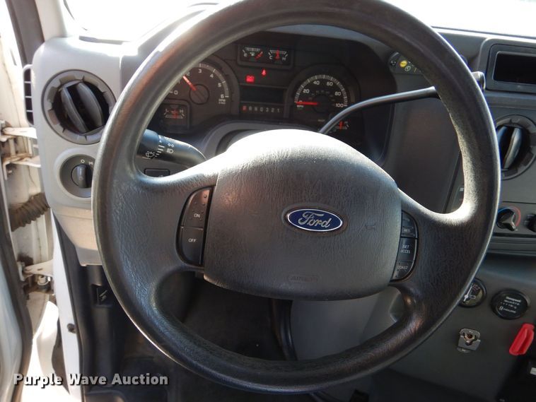 image for item MM9638 2011 Ford E450  shuttle bus