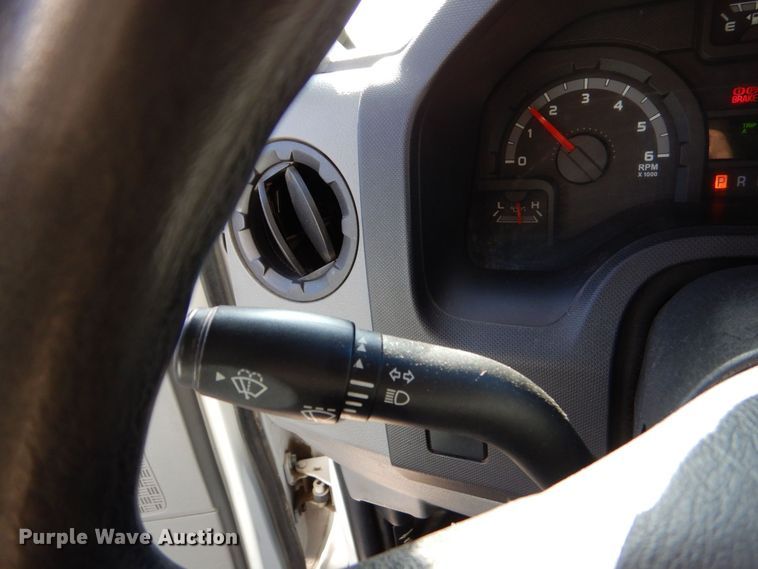 image for item MM9638 2011 Ford E450  shuttle bus