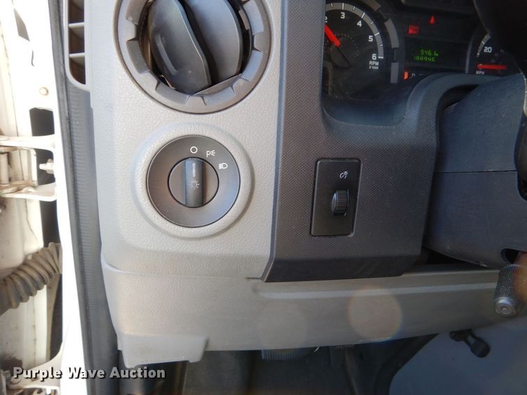 image for item MM9638 2011 Ford E450  shuttle bus