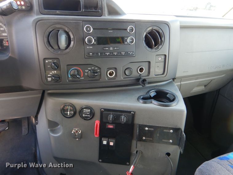 image for item MM9638 2011 Ford E450  shuttle bus