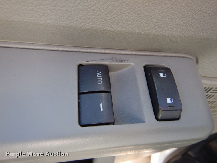 image for item MM9638 2011 Ford E450  shuttle bus