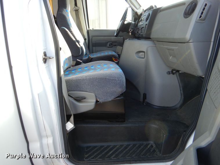 image for item MM9638 2011 Ford E450  shuttle bus