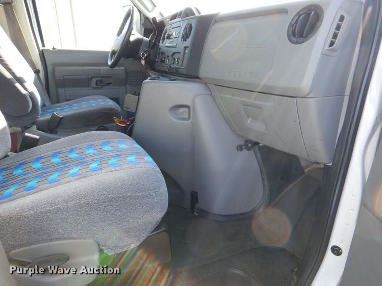 image for item MM9638 2011 Ford E450  shuttle bus