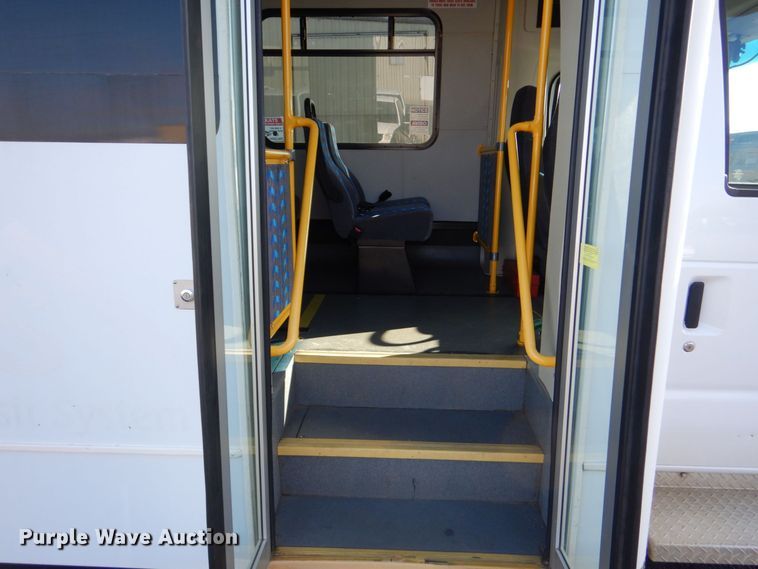 image for item MM9638 2011 Ford E450  shuttle bus