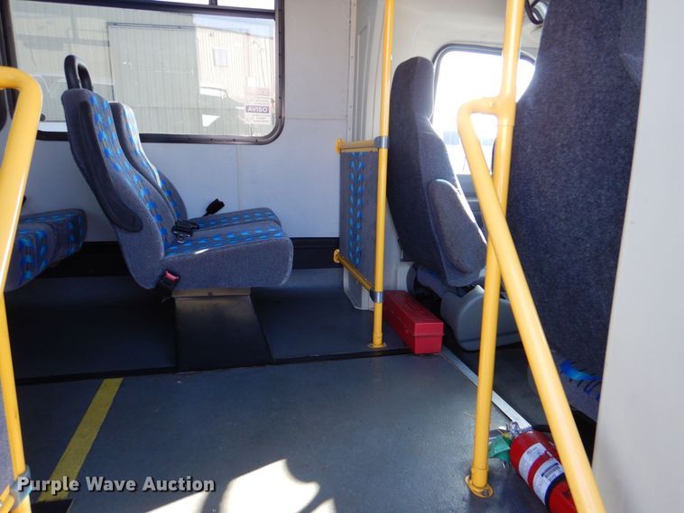 image for item MM9638 2011 Ford E450  shuttle bus