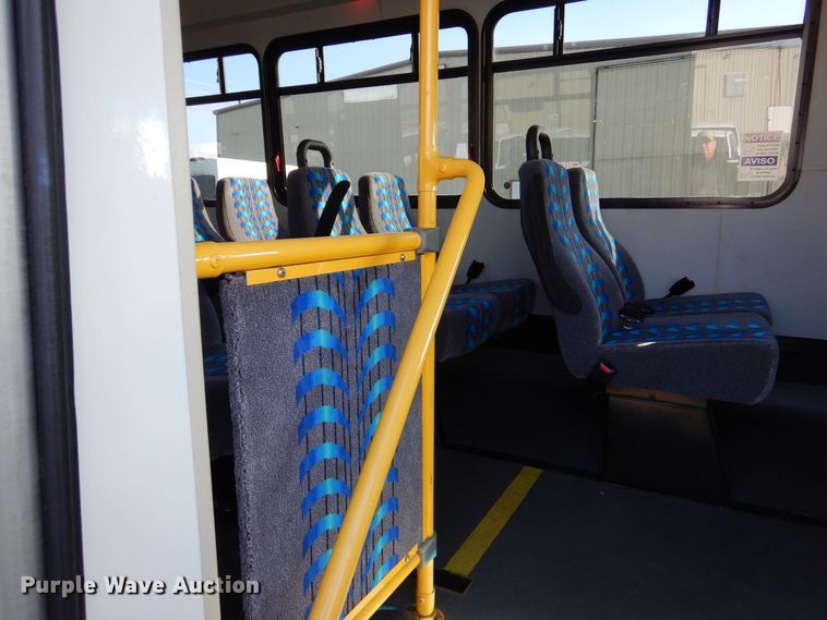 image for item MM9638 2011 Ford E450  shuttle bus