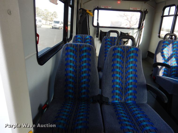 image for item MM9638 2011 Ford E450  shuttle bus