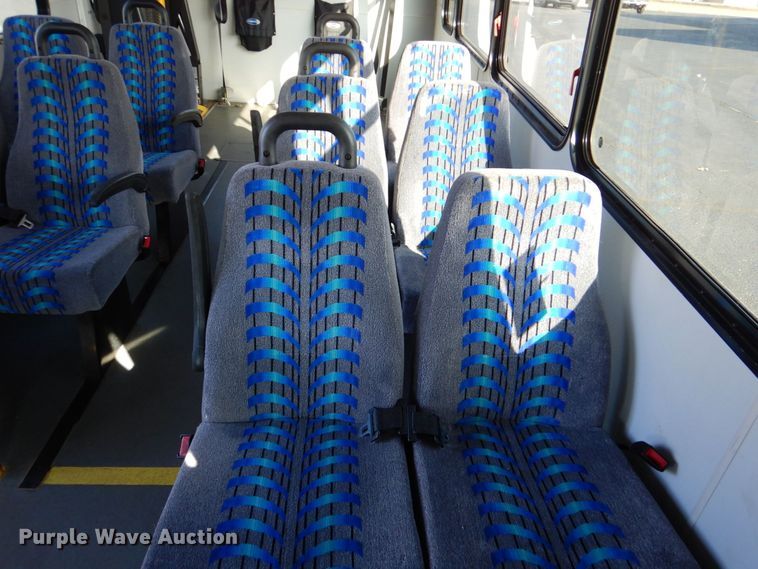 image for item MM9638 2011 Ford E450  shuttle bus