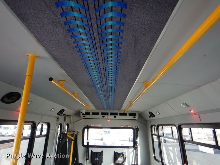 image for item MM9638 2011 Ford E450  shuttle bus