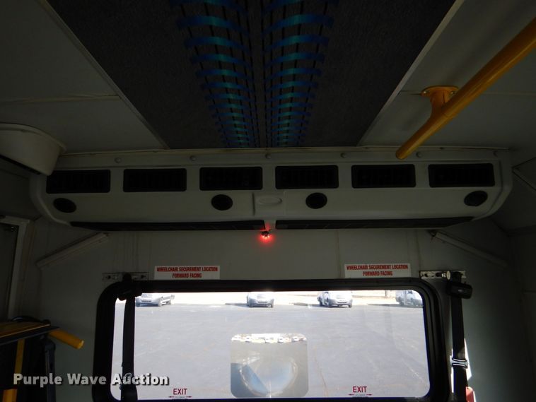 image for item MM9638 2011 Ford E450  shuttle bus