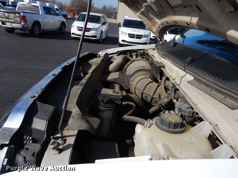 image for item MM9638 2011 Ford E450  shuttle bus