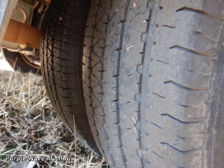 image for item MM9638 2011 Ford E450  shuttle bus