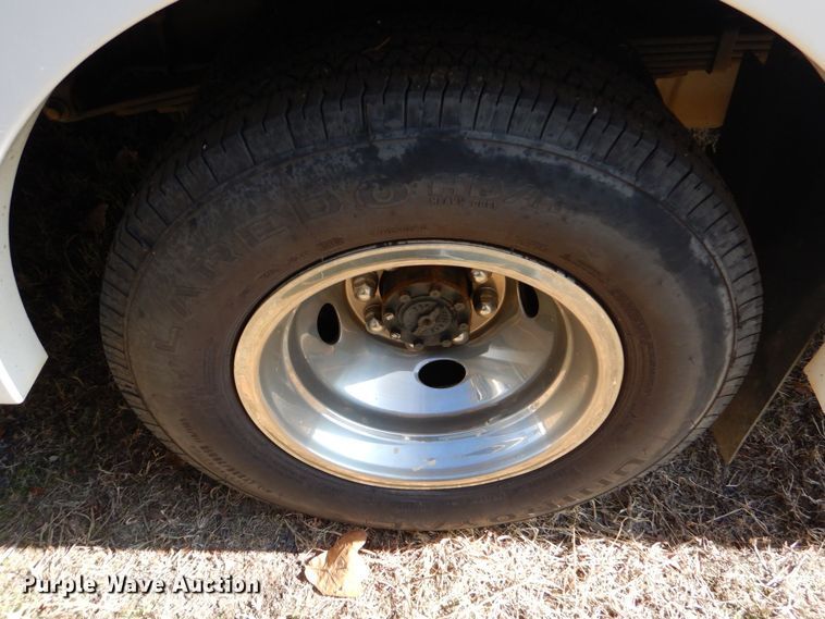 image for item MM9638 2011 Ford E450  shuttle bus