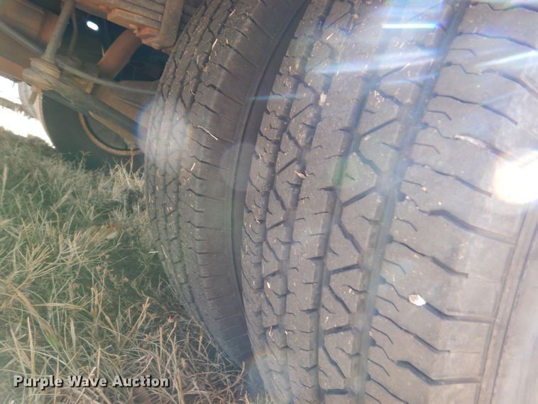 image for item MM9638 2011 Ford E450  shuttle bus